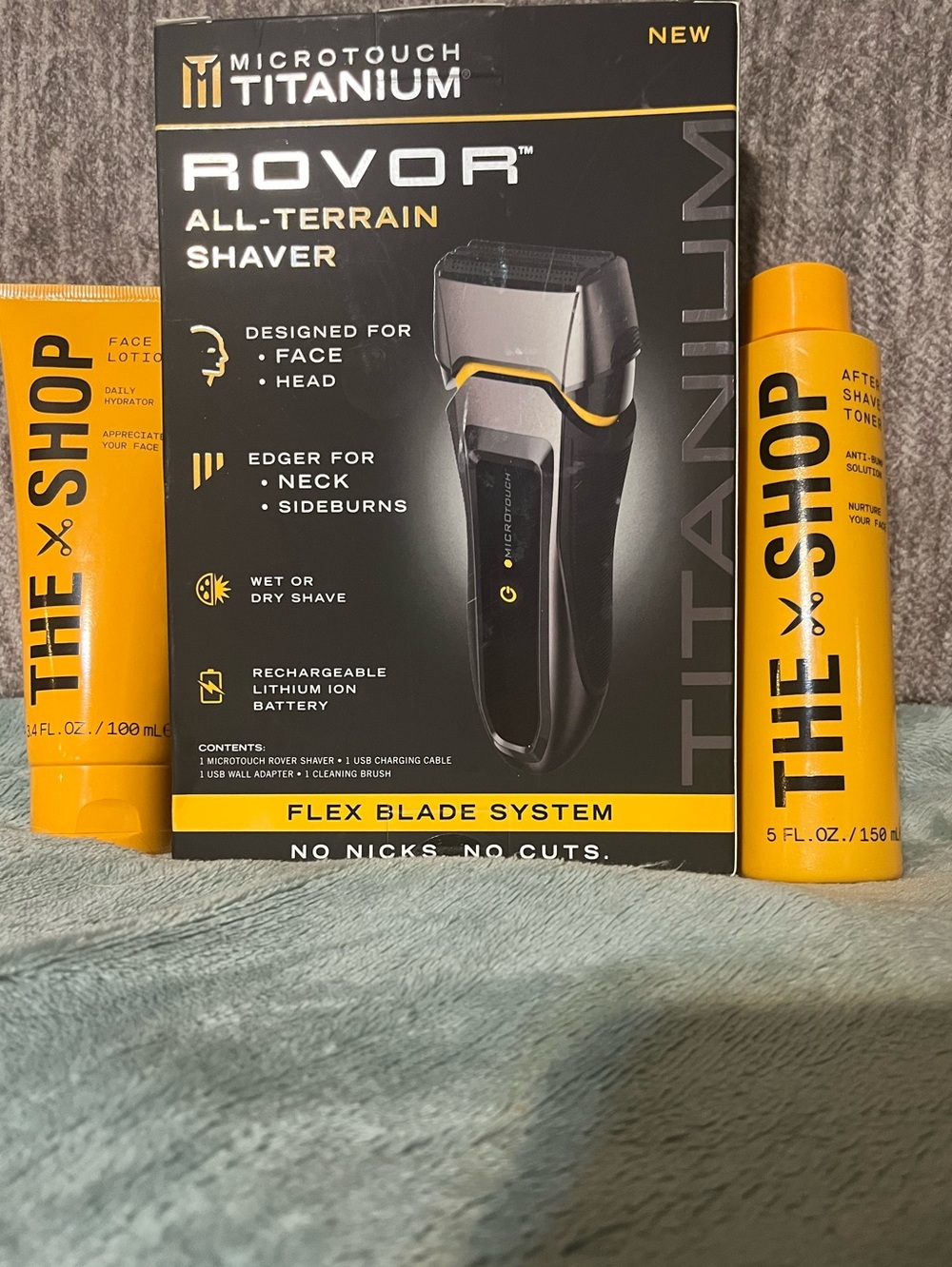 New 3 Piece Shaving set. You will get the Shaver and 2 The Shop products!